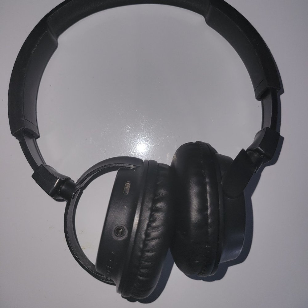High in class comfortable headphones with speakers and amazing microphones for c